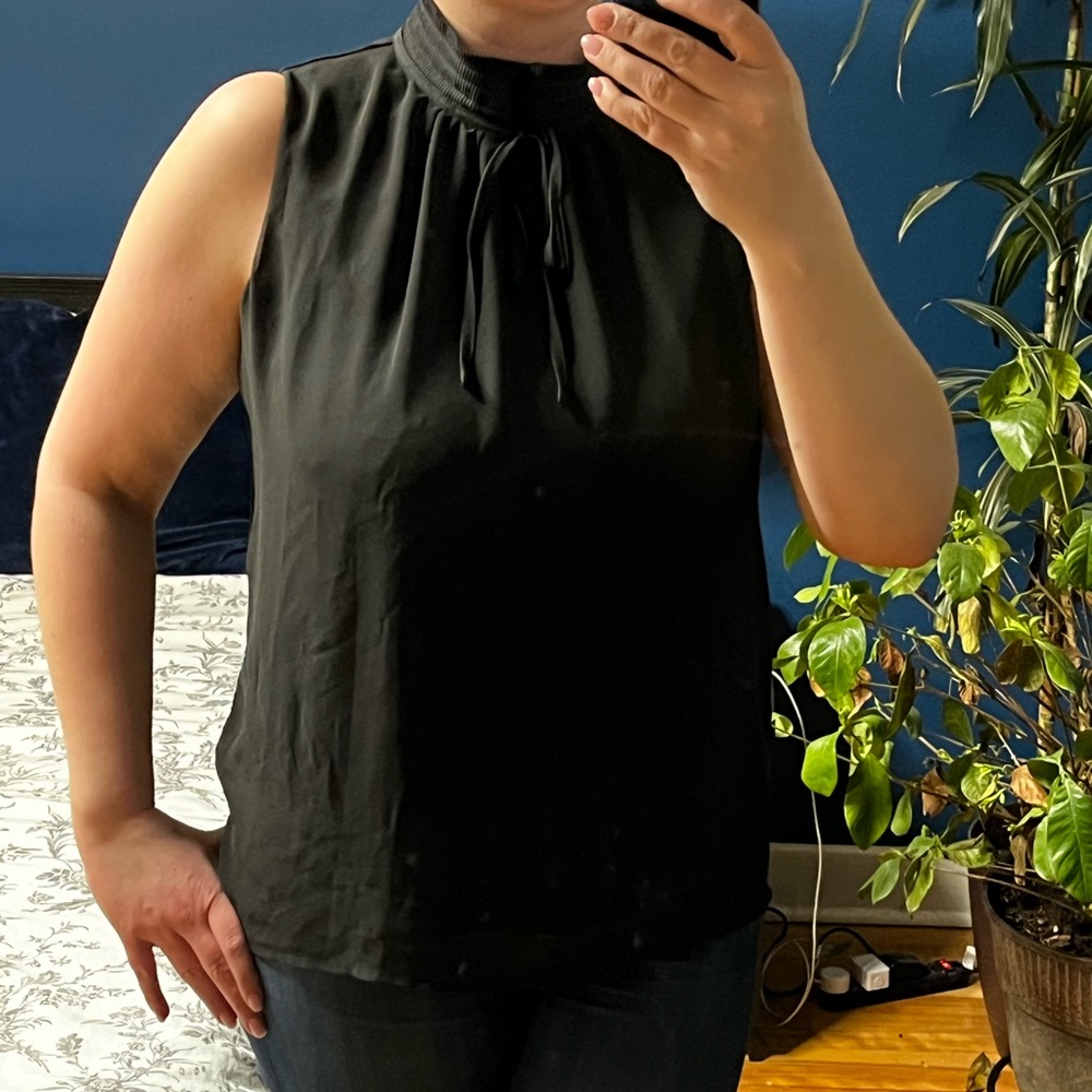 Karl Lagerfeld sleeveless blouse - M